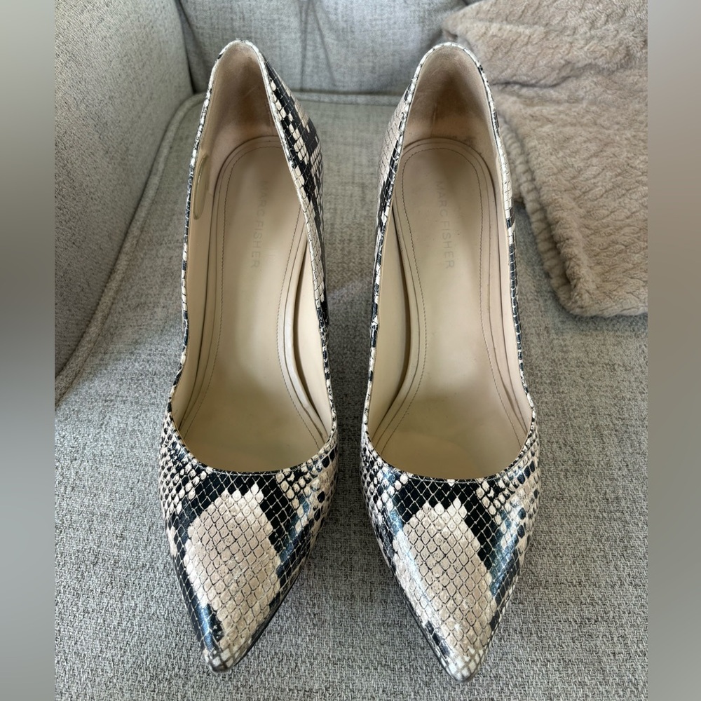 Marc Fisher Snakeskin Pumps Heals Size 9.5 M